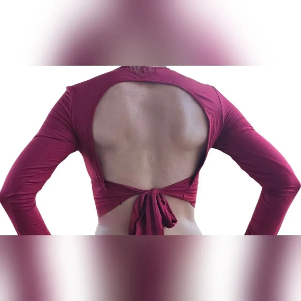 ☔️🩵⏭️NWT Burgundy Open Back Crop Long Sleeve Top Medium